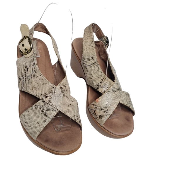 Dansko Snake Print Open Toe Clog Size 39/8.5 - Picture 3 of 15